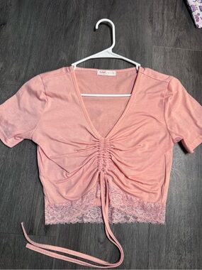 ROMWE Pink Ruched V-Neck Lace Trim Crop Top